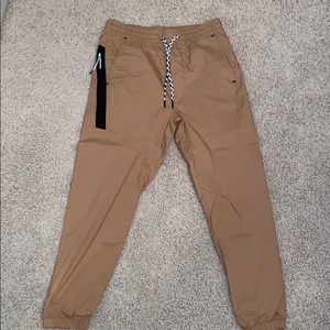 Men’s American Eagle jogger khakis